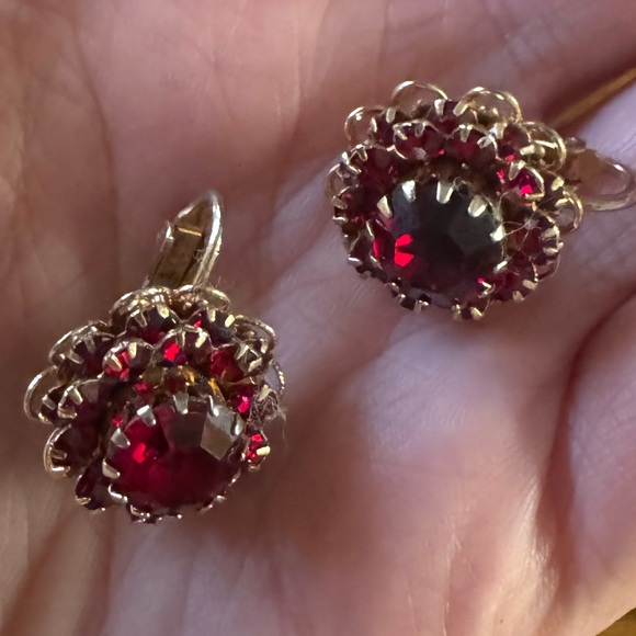 Sarah Coventry Ruby Red Rhinestone Gold Clip-On Earrings | Valentine’s Day ❤️ - Picture 9 of 12